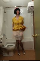 S_juliabathroom7p06.jpg (5643 bytes)